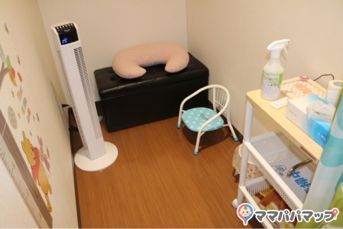 ファミリーカーショップの授乳室 オムツ替え台情報