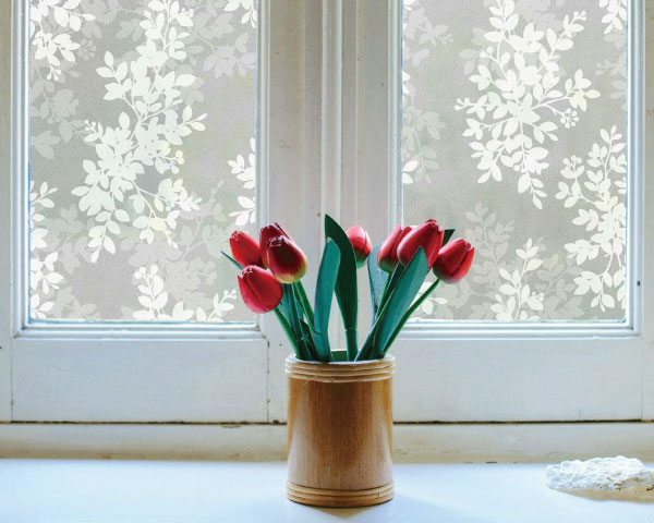 外から見えない窓ガラスにする方法①ガラスフィルム