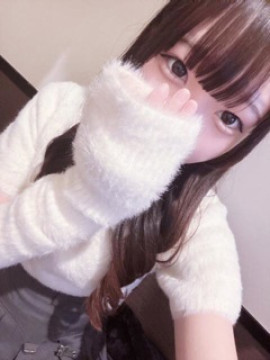 なつみ『未経験の童顔色白美肌のスレンダーガール！』
