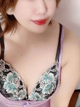 小室ゆりあ