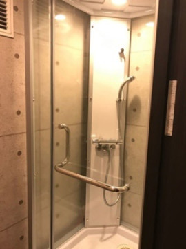 綺麗なシャワーで清潔な体をリンパドレナージュ