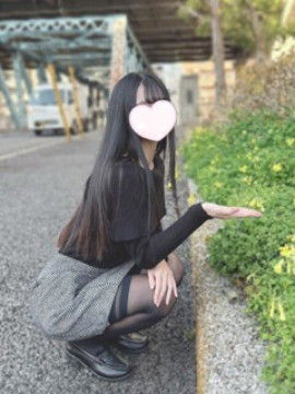 るり『ラウンジ系美少女！かと思いきや顔には幼さ残る中身もおっとりマイペース』