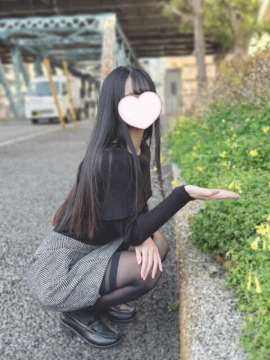るり『ラウンジ系美少女！かと思いきや顔には幼さ残る中身もおっとりマイペース』