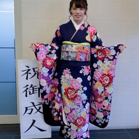 お客様写真館 成人式の振袖 振袖レンタル ママ振りなどご要望に応じた振袖選びをサポート 振袖すずのき 絹絵屋 お客様写真館 成人式の振袖 振袖レンタル ママ振りなどご要望に応じた振袖選びをサポート 振袖すずのき 絹絵屋