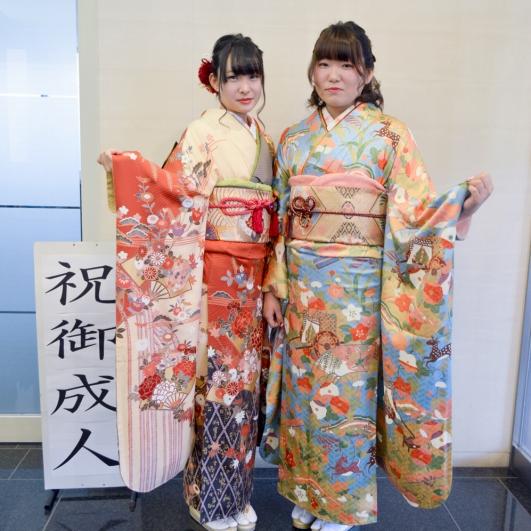 お客様写真館 成人式の振袖 振袖レンタル ママ振りなどご要望に応じた振袖選びをサポート 振袖すずのき 絹絵屋 お客様写真館 成人式の振袖 振袖レンタル ママ振りなどご要望に応じた振袖選びをサポート 振袖すずのき 絹絵屋