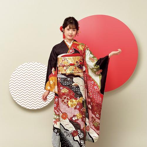 赤と黒で最高の装いに。豪華絢爛な金刺繍でクラシカルな美しさを 赤と黒で最高の装いに。豪華絢爛な金刺繍でクラシカルな美しさを