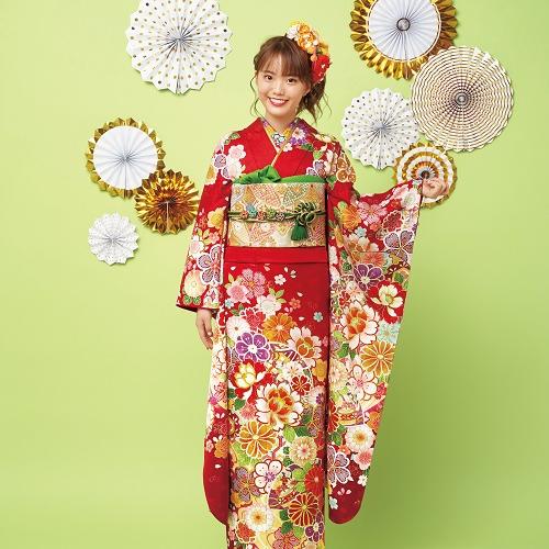 気持ちもアガる♪ 赤い振袖とスイートな花々が幸せの予感 気持ちもアガる♪ 赤い振袖とスイートな花々が幸せの予感