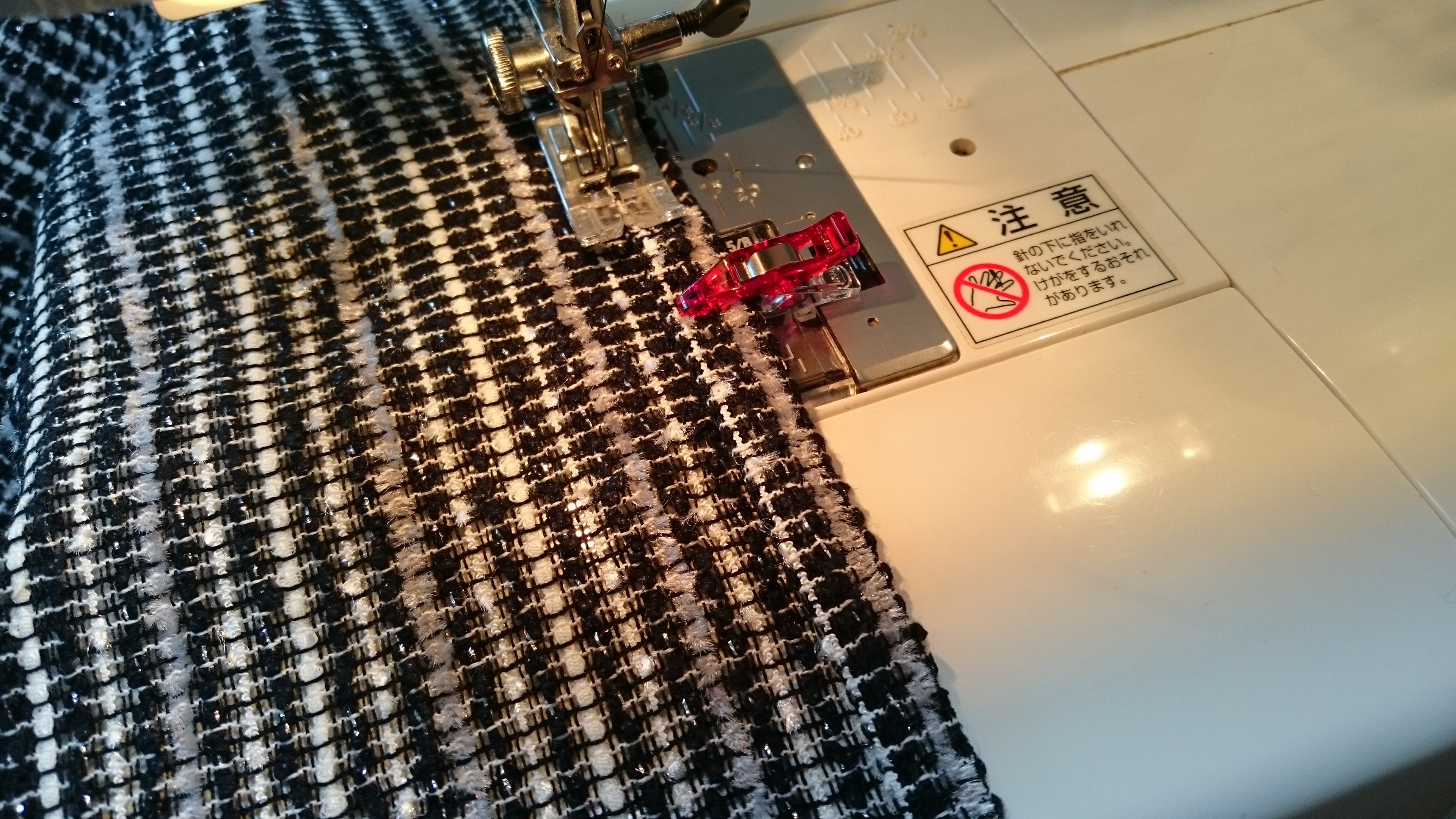 ストールに裏地を付けてみよう 一枚カバンに忍ばせておくにはピッタリの簡単ストール 直線縫いでできるから裏地を付けるのも怖くない 温もりブログ 静岡県富士宮市を中心に手作りの温もりを大切にする 布と学生服の店 望幸