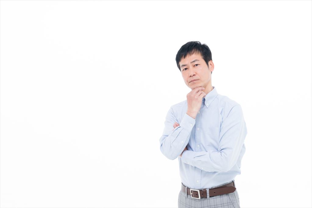 悩む男性