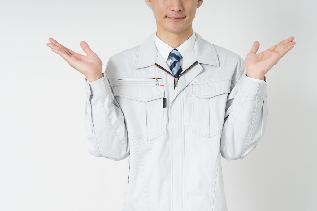 比較する男性