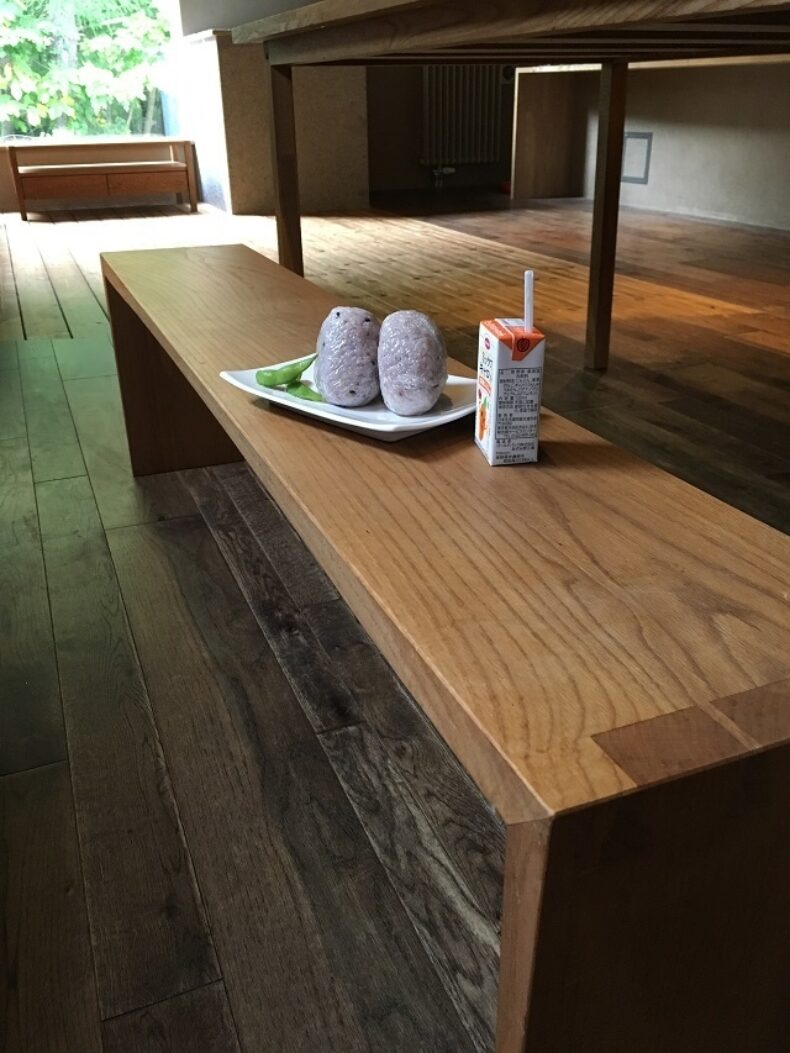 ベンチでランチ1