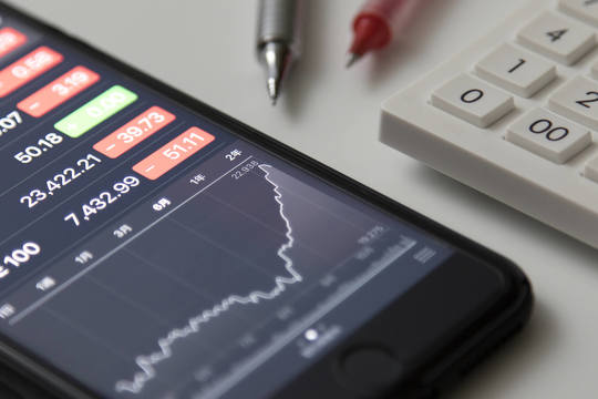 【Python入門】プログラミングで自分だけの株価データを手に入れよう