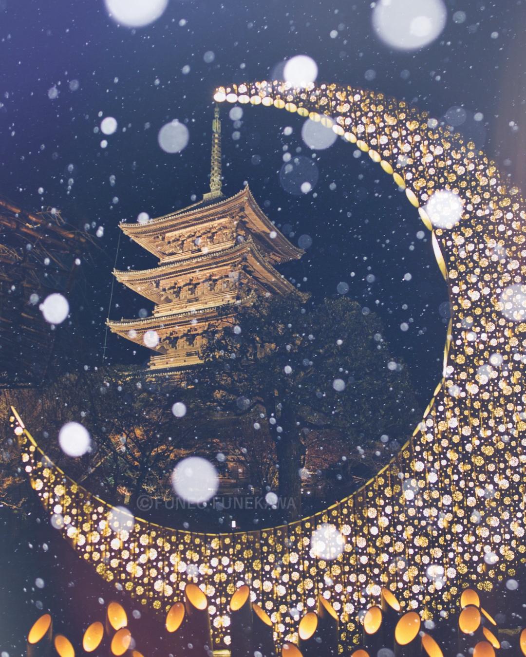 京都の世界遺産の寺の夜景