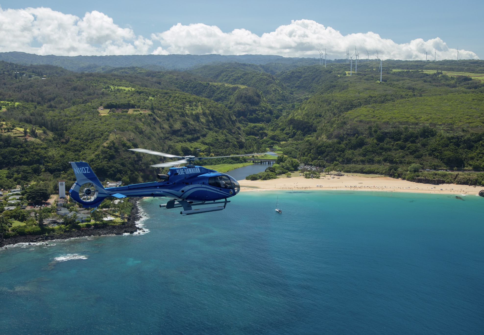 ブルーハワイアンヘリコプター タートルベイ・ヘリポートから出発するオアフ島ヘリコプターツアー(30分/50分コースから選択可能)