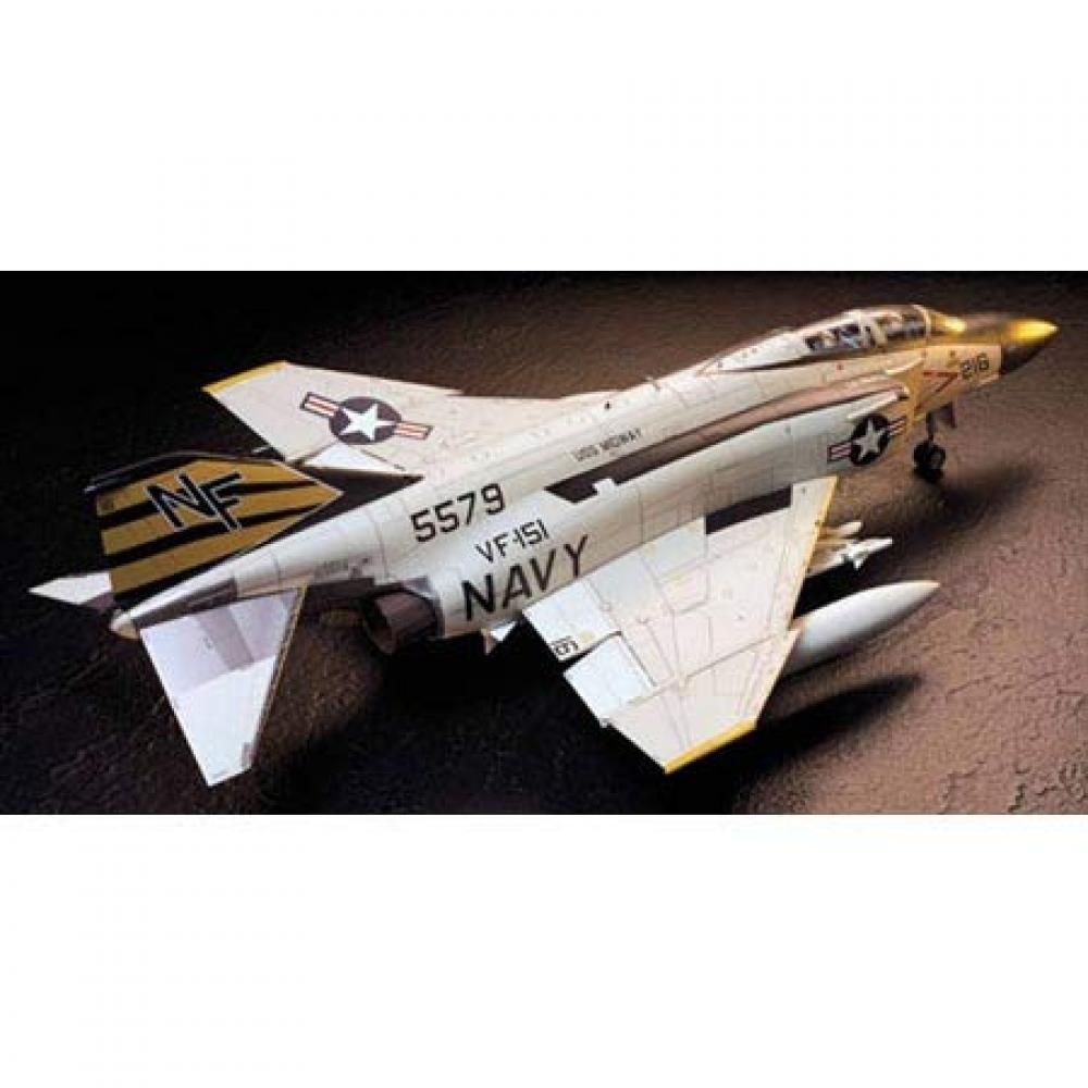 Tamiya 1/32 Aircraft Series No.06 US Navy McDonnell Douglas F-4J Phantom II Model Car 60306