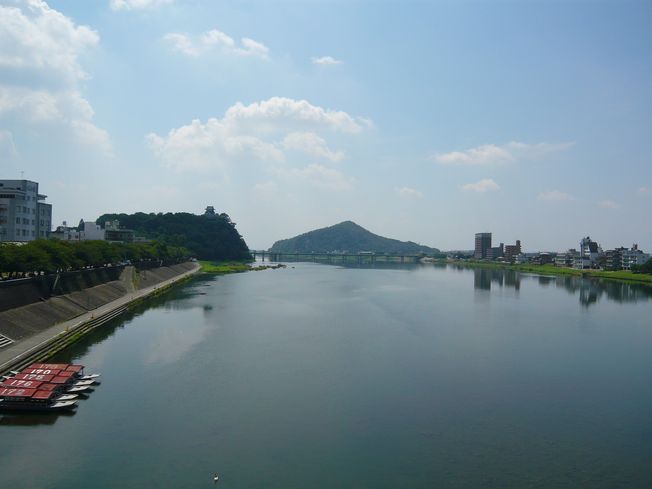 p1020871 木曽川から眺める犬山城