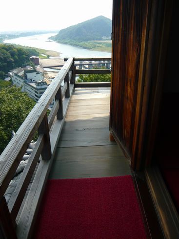 p1030050 犬山城天守最上階の外廻縁