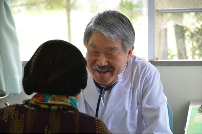 医師と患者さんとの触れ合い