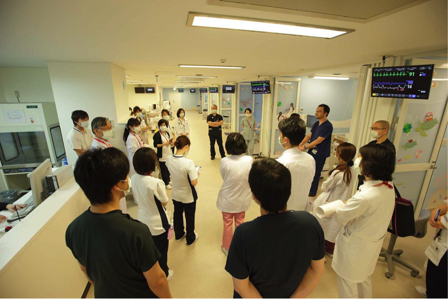 毎朝多職種回診の様子