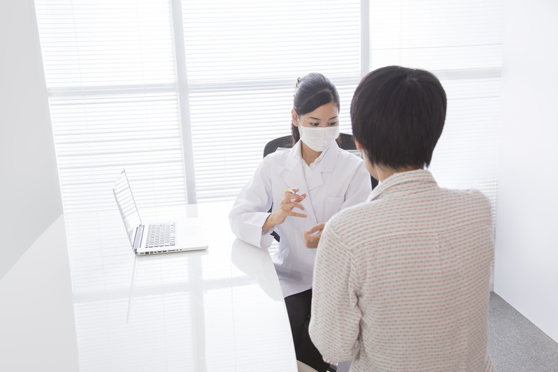 セカンドオピニオンを受ける患者と医師