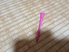 平べったい プラスチック製の 鉛筆