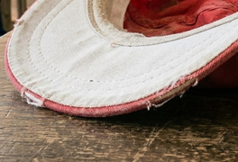 もうボロボロにさせない！帽子のつば先透明ガード