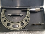 ミツトヨ 外側マイクロメーター OM-100(103-140) A111914 C棟6 B1-2