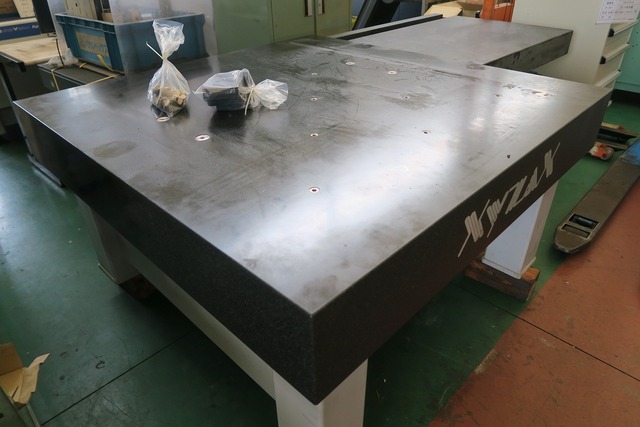 石定盤 ミツトヨ 1370×1360×200 台付き_画像3
