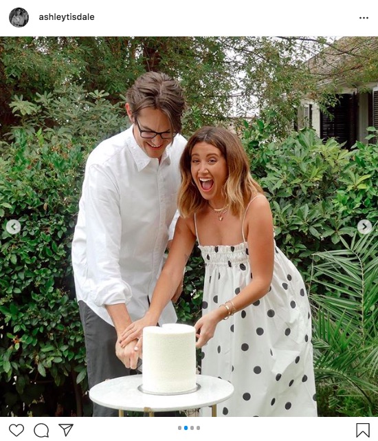 ハイスクール ミュージカル アシュレイ ティスデイル 赤ちゃんの性別をケーキカットでお披露目 映画がもっと面白くなる映画情報サイト ムビッチ