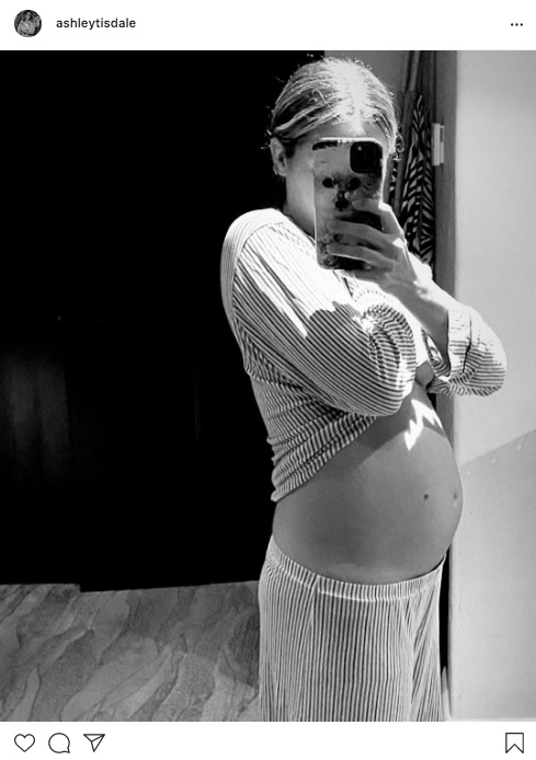 ハイスクール ミュージカル アシュレイ ティスデイル 妊娠4ヶ月のふっくらお腹を公開 映画がもっと面白くなる映画情報サイト ムビッチ