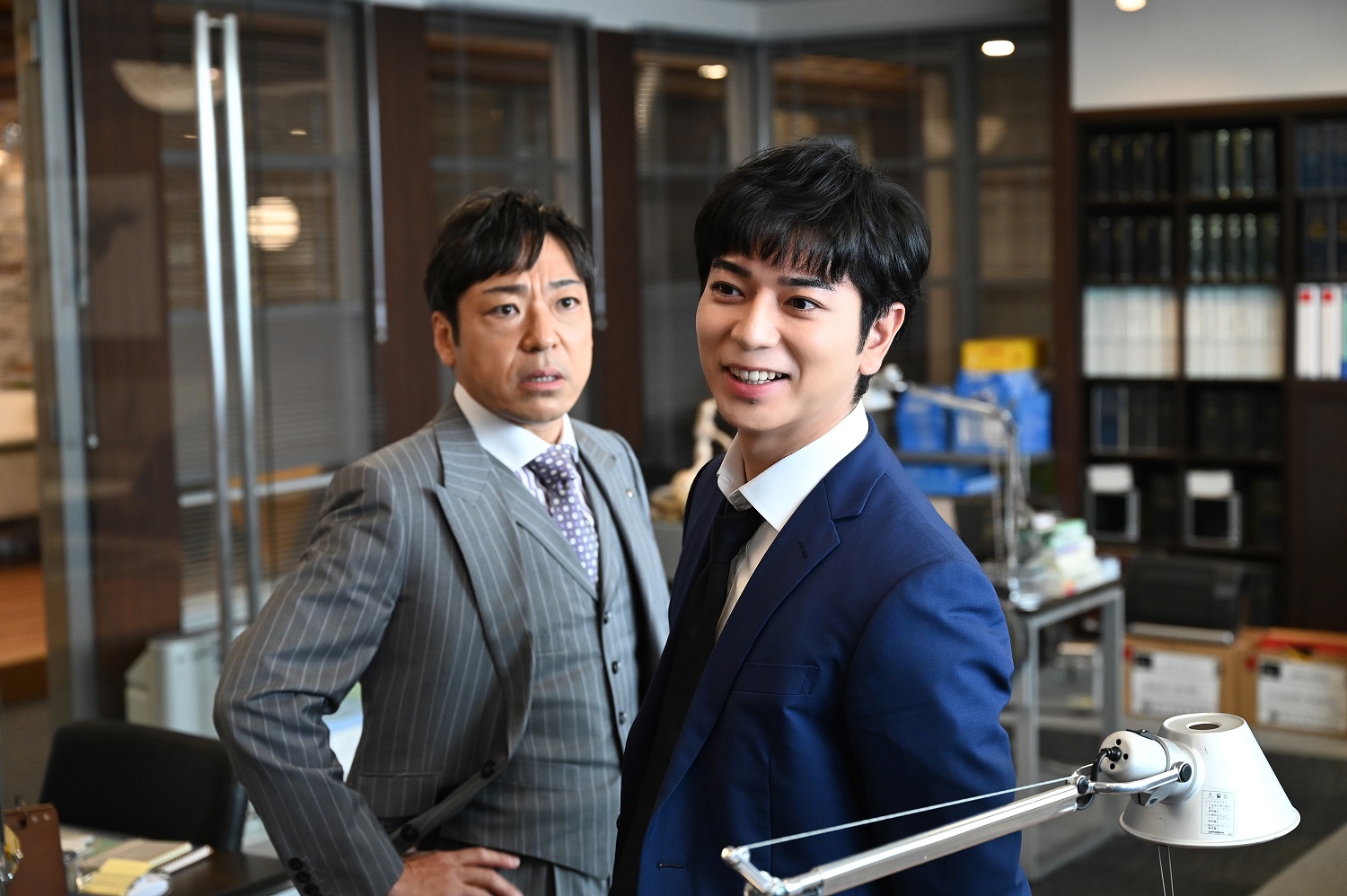 現場でアレンジが加わる 99 9 ならではの撮影の裏側大公開 松本潤 香川照之ら斑目法律所メンバーが 自らアイデアを出し合う 貴重なメイキング映像初解禁 最新情報 映画 99 9 刑事専門弁護士 The Movie 公式サイト 12月30日 木 全国公開