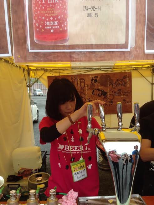 城端麦酒さんのサーバーでお手伝い【ビール女子関西部始動！】地ビールフェスタin広島　２０１４