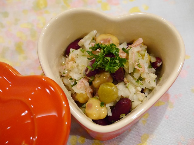 スローフードの代表格〝豆″を使って簡単でヘルシーなおつまみを作ってみませんか。豆は栄養をバランス良く含んだ〝自然のサプリメント″と言われるくらい、たんぱく質、食物繊維、ミネラルが豊富で鉄、カルシウム、マグネシウム、リンも含みダイエットにもぴったりです。