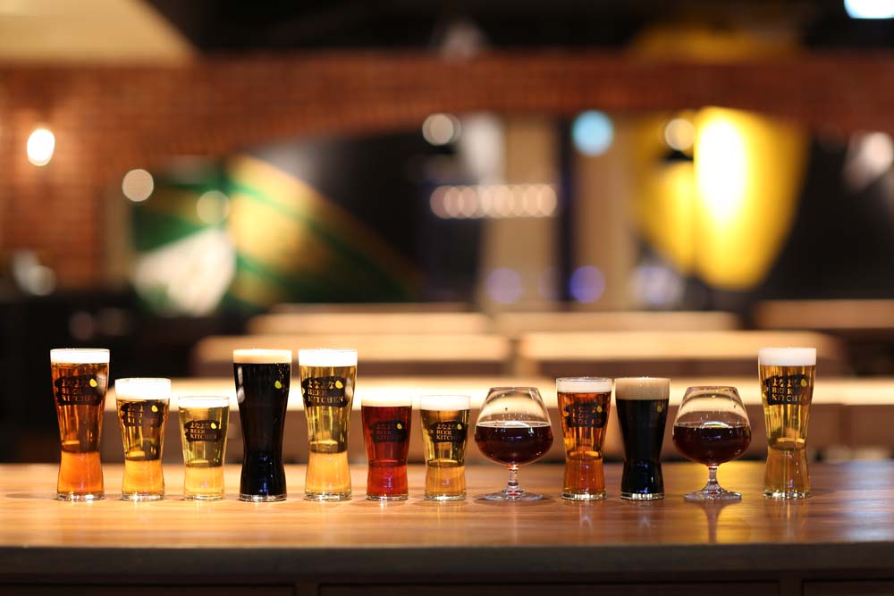 画像：よなよなビアキッチン神田　ビール陳列