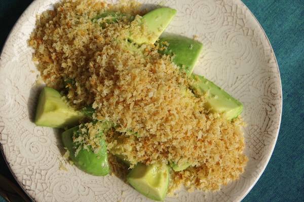 アボカド　ガーリックパン粉　おつまみ