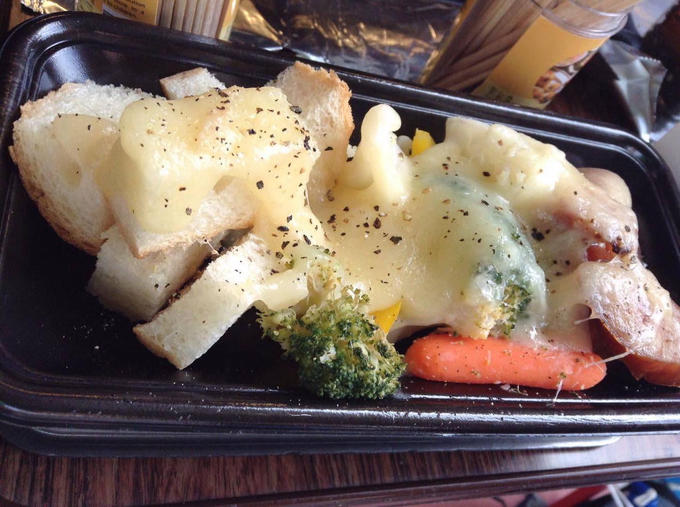 14488962_1076353275793859_1683788480_o