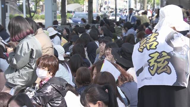 羽生結弦選手の祝賀パレード 開始前から大勢のファン 仙台  NHK 