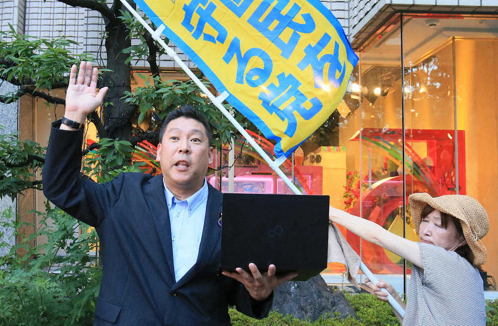 立花n国党首 マツコをぶっ壊す 生放送中のスタジオ前で大演説 スポニチ Sponichi Annex 社会 ニュートピ Twitterで話題のニュースをお届け