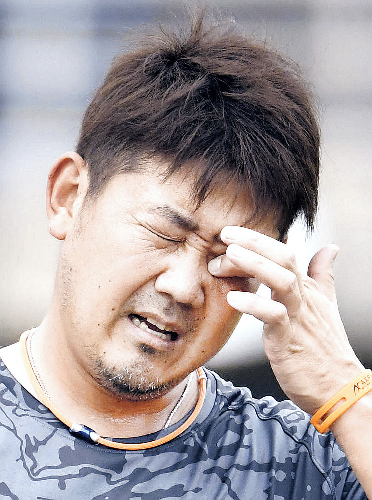 中日 松坂大輔 ファンとタッチで右肩故障 キャンプ離脱も スポーツ報知 ニュートピ Twitterで話題のニュースをお届け
