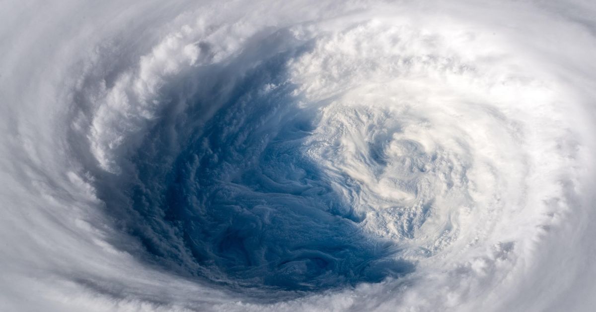 台風24号 宇宙飛行士が撮影した台風の目の凄まじさがヤバい 自分でできる災害の備え方など Togetter ニュートピ Twitterで話題のニュースをお届け