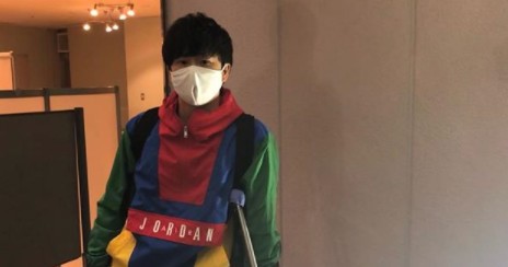 オードリー 若林 趣味のバスケでヒザを負傷 松葉づえ姿公開 いつかやるかな いや やるもんかと思ってましたが 1 2 ねとらぼ ニュートピ Twitterで話題のニュースをお届け