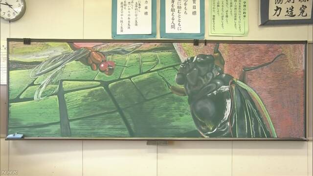 黒板ジャック 美大生が中学校の黒板にないしょで絵 青森 Nhkニュース ニュートピ Twitterで話題のニュースをお届け