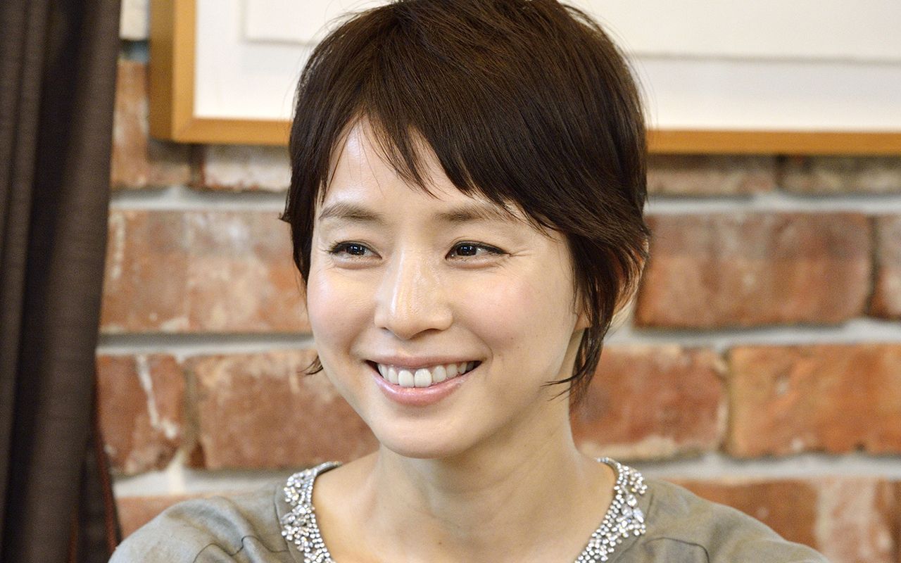 石田ゆり子50歳の告白 代で結婚するつもりだった こうなりたくてなったわけではない 文春オンライン ニュートピ Twitterで話題のニュースをお届け