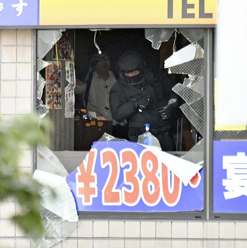 男が刃物持ち居酒屋に立てこもり ３時間後逮捕 社会 読売新聞 Yomiuri Online ニュートピ Twitterで話題のニュースをお届け