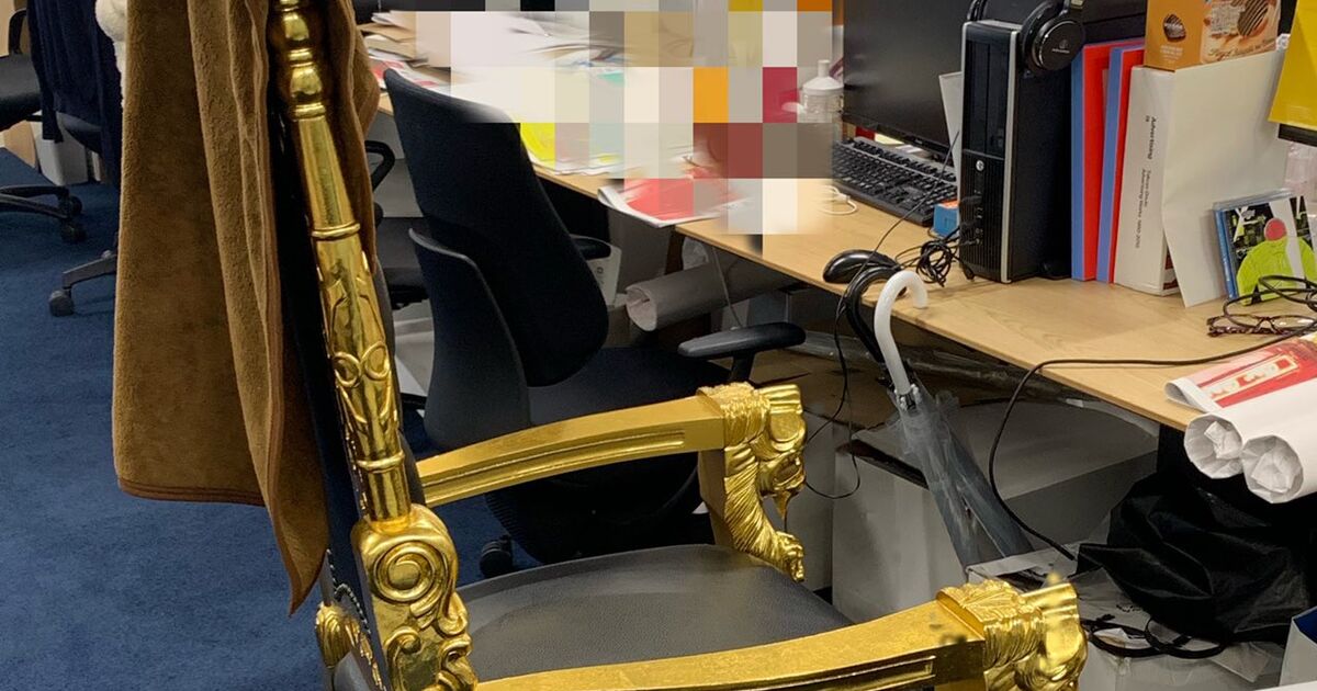 後輩のオフィスチェアが死ぬほど面白い 自由すぎる職場が楽しそう いても普通はバランスボールくらい Togetter ニュートピ Twitterで話題のニュースをお届け