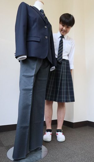男子生徒はスカート選べず 女子はスラックス制服増 多様な性配慮問われる高校 社会 地域のニュース 京都新聞 ニュートピ Twitterで話題のニュースをお届け