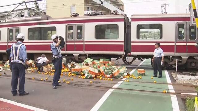 京急線事故 トラック 何度も切り返し右折 踏切進入も立往生 Nhkニュース ニュートピ Twitterで話題のニュースをお届け