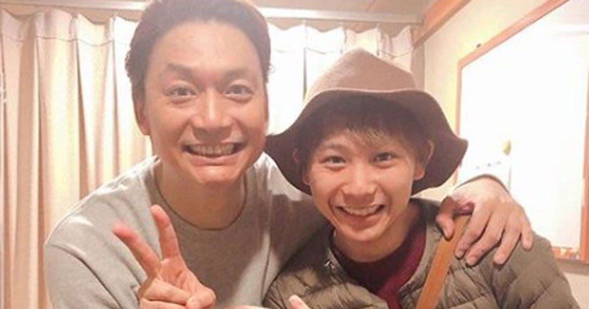 人にやさしくだ 須賀健太 成長した姿で香取慎吾に肩を抱き寄せられる姿がファンの胸を熱くする ねとらぼ ニュートピ Twitter で話題のニュースをお届け