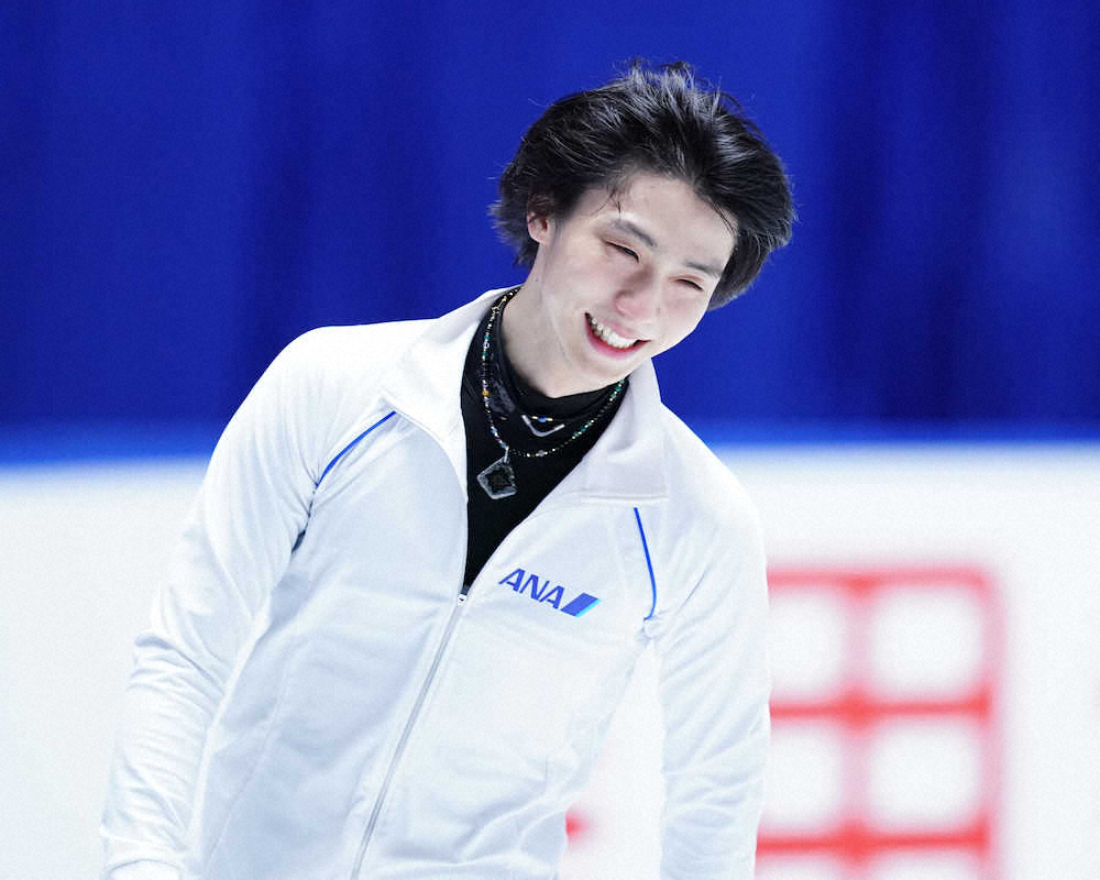 フィギュア全日本選手権第1日 オーサー コーチ 左 ブリアン コーチ 右 とともにリンクに向かう羽生結弦 撮影 小海途 良幹 スポニチ Sponichi Annex スポーツ ニュートピ Twitterで話題のニュースをお届け
