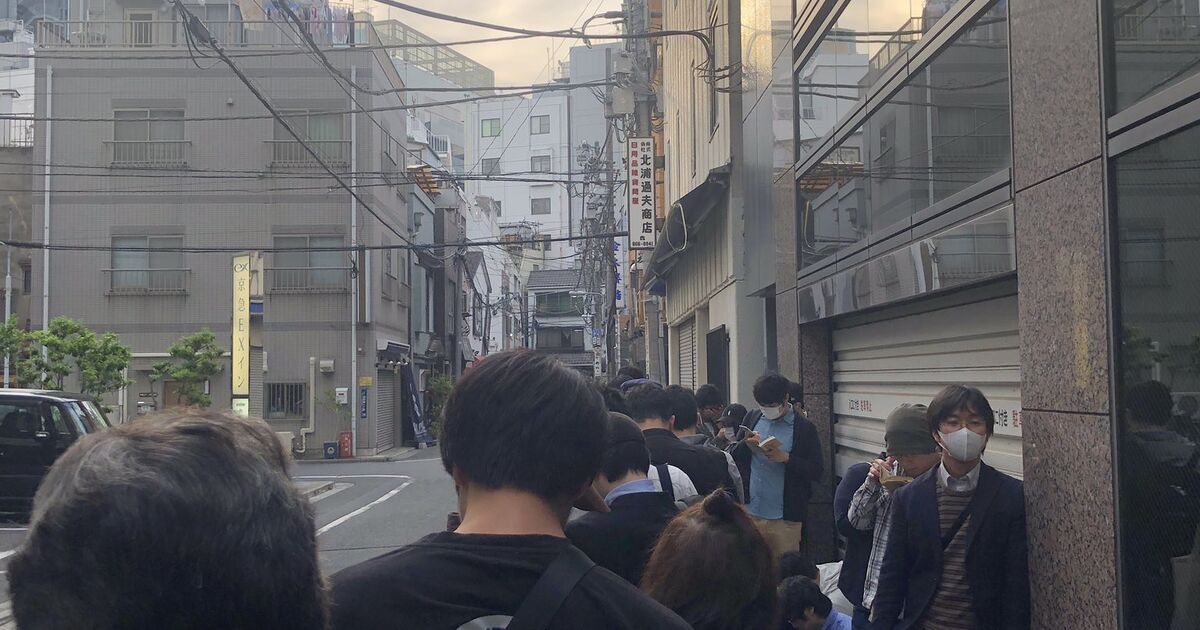 わたモテ原画展 ルール無視の徹夜組 早朝組大勝利で炎上 Togetter ニュートピ Twitterで話題のニュースをお届け